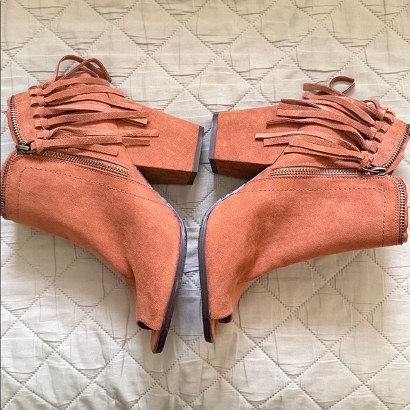 DV Dolce Vita Tan Peep-Toe Fringed Ankle Booties Faux Suede concert Western - Picture 8 of 14